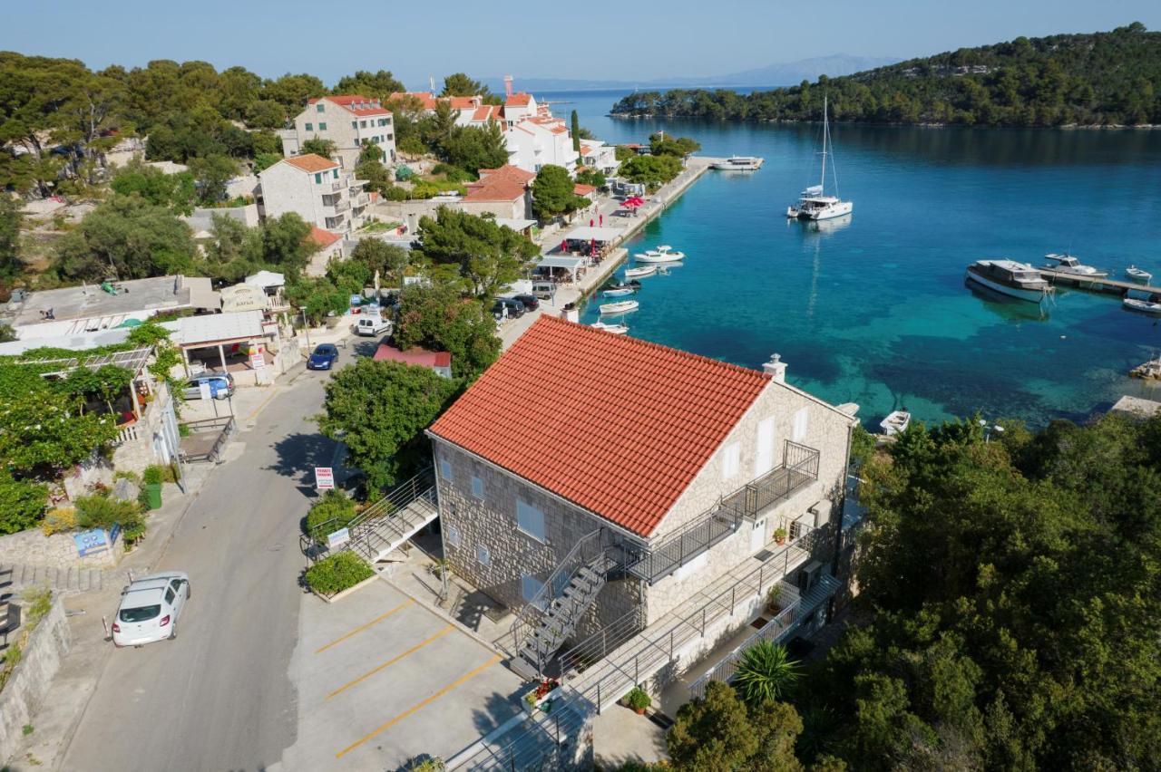 Guesthouse Sanela Pomena Exterior photo